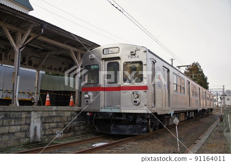 Aomori Konan Railway 7000 series train at Chuohirosaki Station Aomori Konan Railway 7000 series train at Chuohirosaki Station 91164011