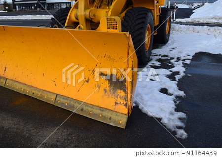 在雪國等待的掃雪機 在雪國等待的掃雪機 91164439