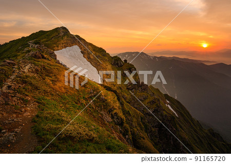 (Gunma Prefecture) Sunrise seen from Mt. Tanigawa (Gunma Prefecture) Sunrise seen from Mt. Tanigawa 91165720