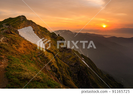 (Gunma Prefecture) Sunrise seen from Mt. Tanigawa (Gunma Prefecture) Sunrise seen from Mt. Tanigawa 91165725
