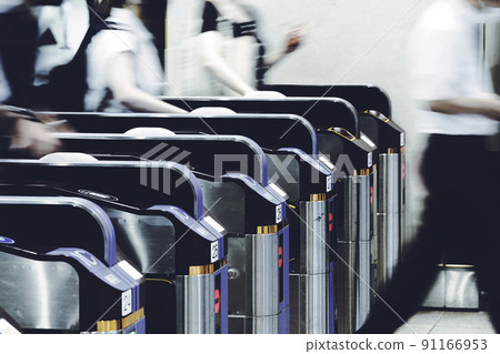 People who use the ticket gate 91166953