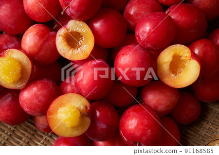 李子裝在濾鍋裡 91168585