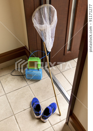 Insect catching tools and children's shoes 91171277
