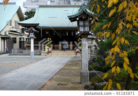 春日神社位於大田區新宿的住宅區一角。 春日神社位於大田區新宿的住宅區一角。 91183871