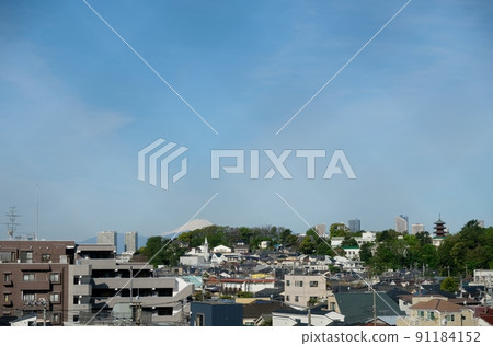 In the distant view of Ikegami Honmonji, you can also see Mt. Fuji with snow. In the distant view of Ikegami Honmonji, you can also see Mt. Fuji with snow. 91184152