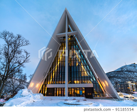 Arctic Cathedral in Tromso, Polar Norway on a winter evening Arctic Cathedral in Tromso, Polar Norway on a winter evening 91185554