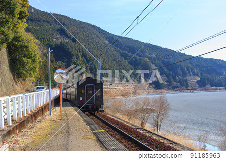 特快列車通過大井川鐵道鹽鄉吊橋 特快列車通過大井川鐵道鹽鄉吊橋 91185963