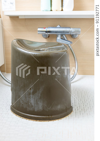 浴椅上的肥皂渣 91192771