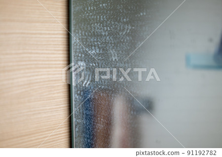 Scale stains on the mirror 91192782