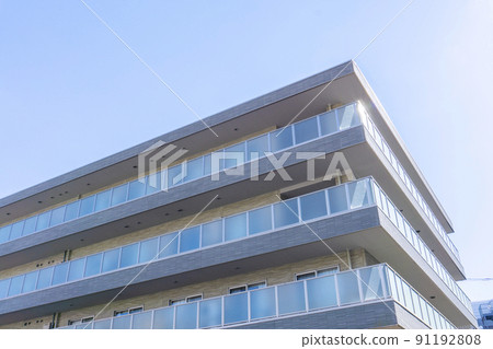 Exterior of the apartment and blue sky 91192808