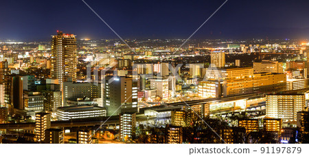 城市夜景（熊本站特寫）“從花岡山展望台看熊本市的全景夜景” 91197879