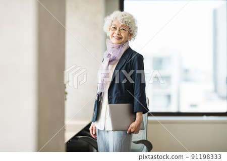 白髮職業女性 白髮職業女性 91198333