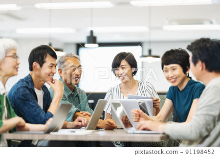 Lively middle-senior business person 91198452