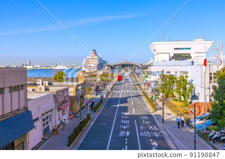 View of Japan's Yokohama cityscape, Osanbashi (Yokohama Port Osanbashi International Passenger Terminal), etc. 91198847