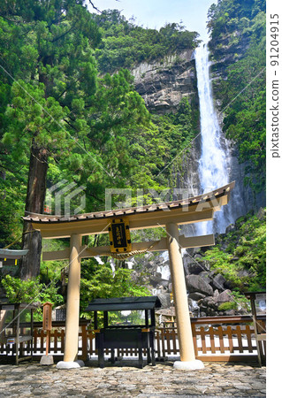 World Heritage Nachi Otaki and Hiro Shrine in early summer 91204915