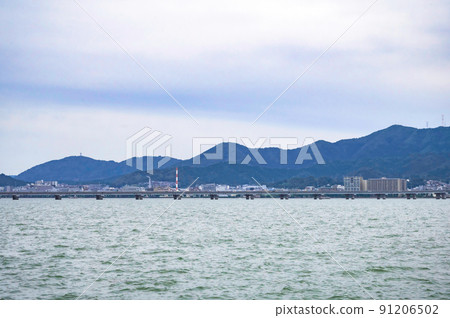 琵琶湖和對岸的風景 91206502