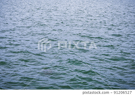波浪在湖面上 91206527