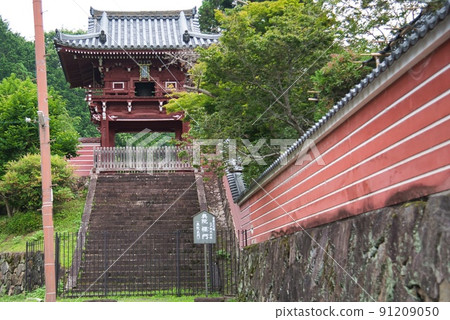 Taima-dera Okuin塔門和朱紅色柵欄 Taima-dera Okuin塔門和朱紅色柵欄 91209050