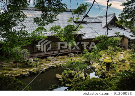 Taimadera Seinan-in Temple_Sky, Garden and Shinji Pond 91209058