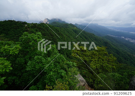 國立公園、北漢山、三角山、寶賢峰、甲骨岩 國立公園、北漢山、三角山、寶賢峰、甲骨岩 91209625