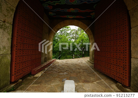 Bukhansan. National Park. Bohyeonbong. Samgaksan. Kalbawi Daeseongmun 91213277