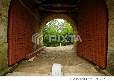 Bukhansan. National Park. Bohyeonbong. Samgaksan. Kalbawi Daeseongmun 91213278