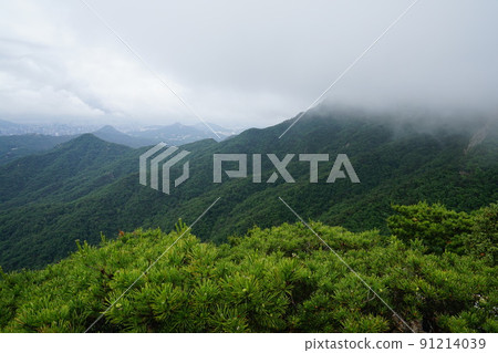 Bukhansan. National Park. Kalbawi. Bohyeonbong. Samgaksan Fortress Trail 91214039