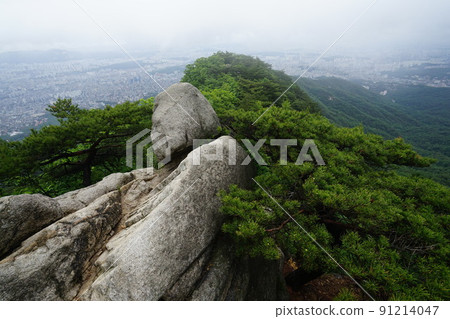 Bukhansan. National Park. Kalbawi. Bohyeonbong. Samgaksan Fortress Trail 91214047
