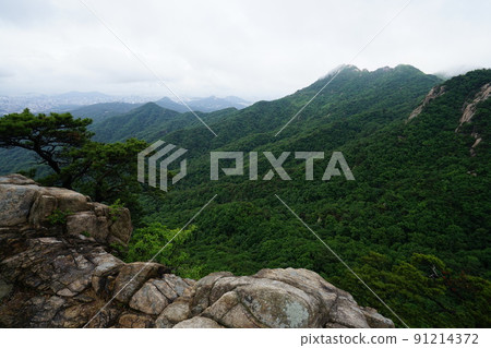 Bukhansan. National Park. Bohyeonbong. Samgaksan. Kalbawi 91214372