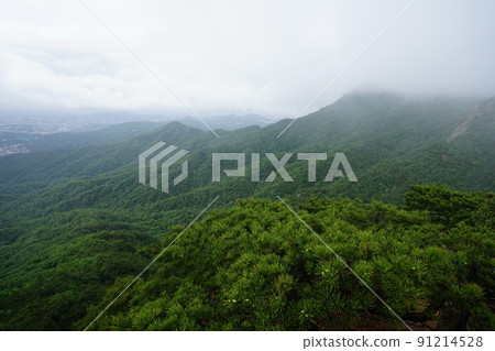 北漢山、國立公園、寶賢峰、三角山、甲骨岩、堡壘路 北漢山、國立公園、寶賢峰、三角山、甲骨岩、堡壘路 91214528