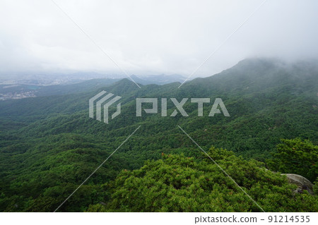 北漢山、國立公園、寶賢峰、三角山、甲骨岩、堡壘路 北漢山、國立公園、寶賢峰、三角山、甲骨岩、堡壘路 91214535