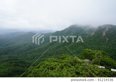 北漢山、國立公園、寶賢峰、三角山、甲骨岩、堡壘路 北漢山、國立公園、寶賢峰、三角山、甲骨岩、堡壘路 91214536
