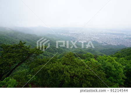 北漢山、國立公園、寶賢峰、三角山、甲骨岩、堡壘路 北漢山、國立公園、寶賢峰、三角山、甲骨岩、堡壘路 91214544