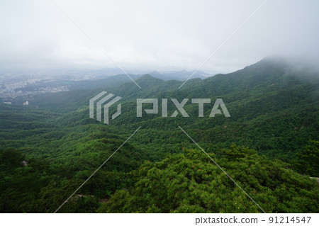北漢山、國立公園、寶賢峰、三角山、甲骨岩、堡壘路 北漢山、國立公園、寶賢峰、三角山、甲骨岩、堡壘路 91214547