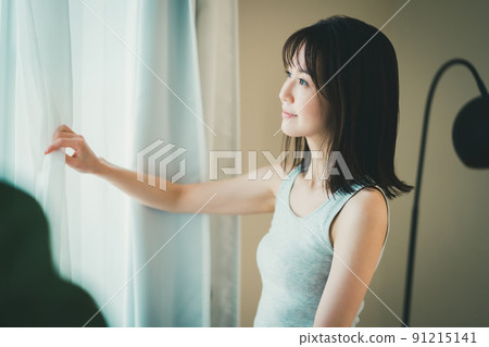 When I wake up in the morning, I look out from the window When I wake up in the morning, I look out from the window 91215141