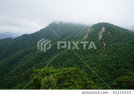 Bukhansan. National Park. Bohyeonbong. Samgaksan. Kalbawi. Fog Bukhansan. National Park. Bohyeonbong. Samgaksan. Kalbawi. Fog 91215410