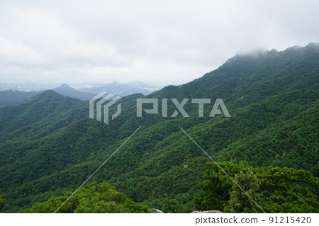 Bukhansan. National Park. Bohyeonbong. Samgaksan. Kalbawi. Fog Bukhansan. National Park. Bohyeonbong. Samgaksan. Kalbawi. Fog 91215420