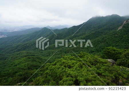 Bukhansan. National Park. Bohyeonbong. Samgaksan. Kalbawi. Fog Bukhansan. National Park. Bohyeonbong. Samgaksan. Kalbawi. Fog 91215423