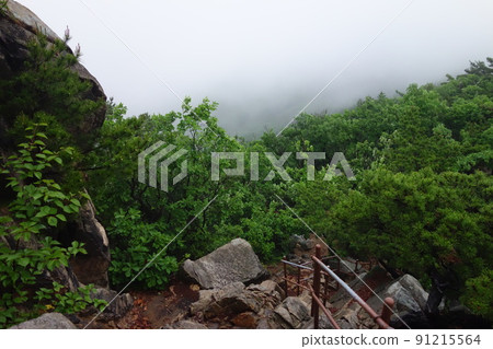 Bukhansan. National Park. Josbawi. Munpilbong. Fog 91215564
