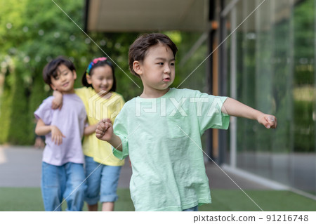 Kids Lifestyle Travel Friends Group Play Kids Lifestyle Travel Friends Group Play 91216748