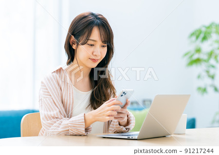 Telework young woman 91217244