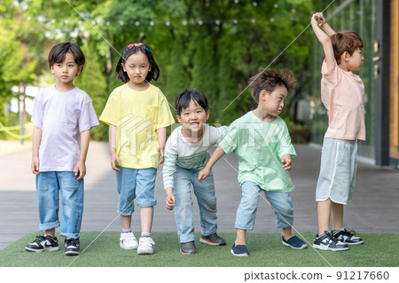 Kids Lifestyle Travel Friends Group Play Kids Lifestyle Travel Friends Group Play 91217660