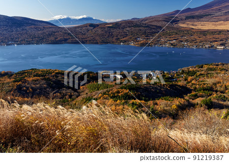 Lake Yamanaka and Mt. Ashitaka seen from Mt. Ohira 91219387