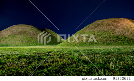 Tumuli Park Burial Mounds Silla dynasty royal tombs in Gyeongju South Korea Tumuli Park Burial Mounds Silla dynasty royal tombs in Gyeongju South Korea 91220651