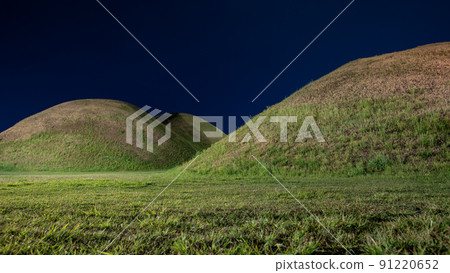 Tumuli Park Burial Mounds Silla dynasty royal tombs in Gyeongju South Korea 91220652