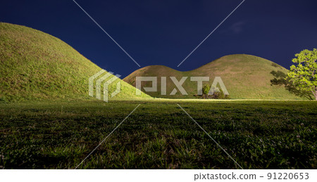 Tumuli Park Burial Mounds Silla dynasty royal tombs in Gyeongju South Korea 91220653