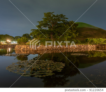 Tumuli Park Burial Mounds Silla dynasty royal tombs in Gyeongju South Korea Tumuli Park Burial Mounds Silla dynasty royal tombs in Gyeongju South Korea 91220654