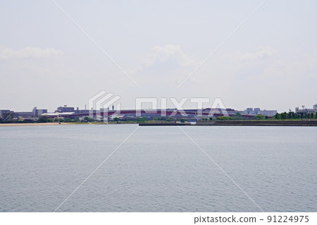 Nishinomiya Ohashi, which connects Nishinomiyahama, Nishinomiya City, Hyogo (from Ashiya Seaside Park, early summer) Nishinomiya Ohashi, which connects Nishinomiyahama, Nishinomiya City, Hyogo (from Ashiya Seaside Park, early summer) 91224975