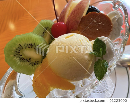 Pudding a la mode 91225090