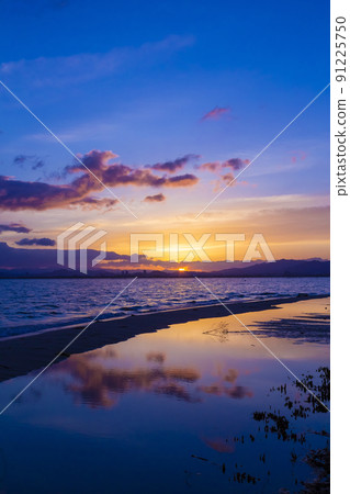 Dawn of Lake Biwa Dawn of Lake Biwa 91225750